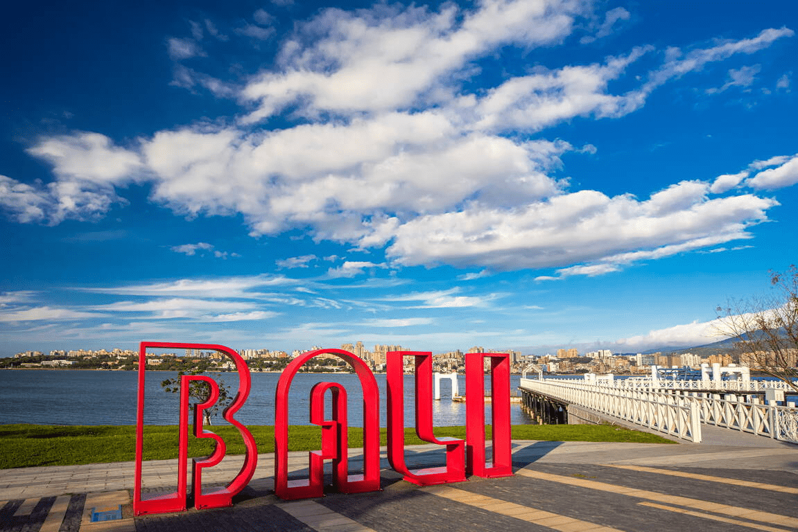 在河風吹動的淡水黃昏裡,走進漁人碼頭休閒旅館感受一場貼近老街與日落的輕旅行