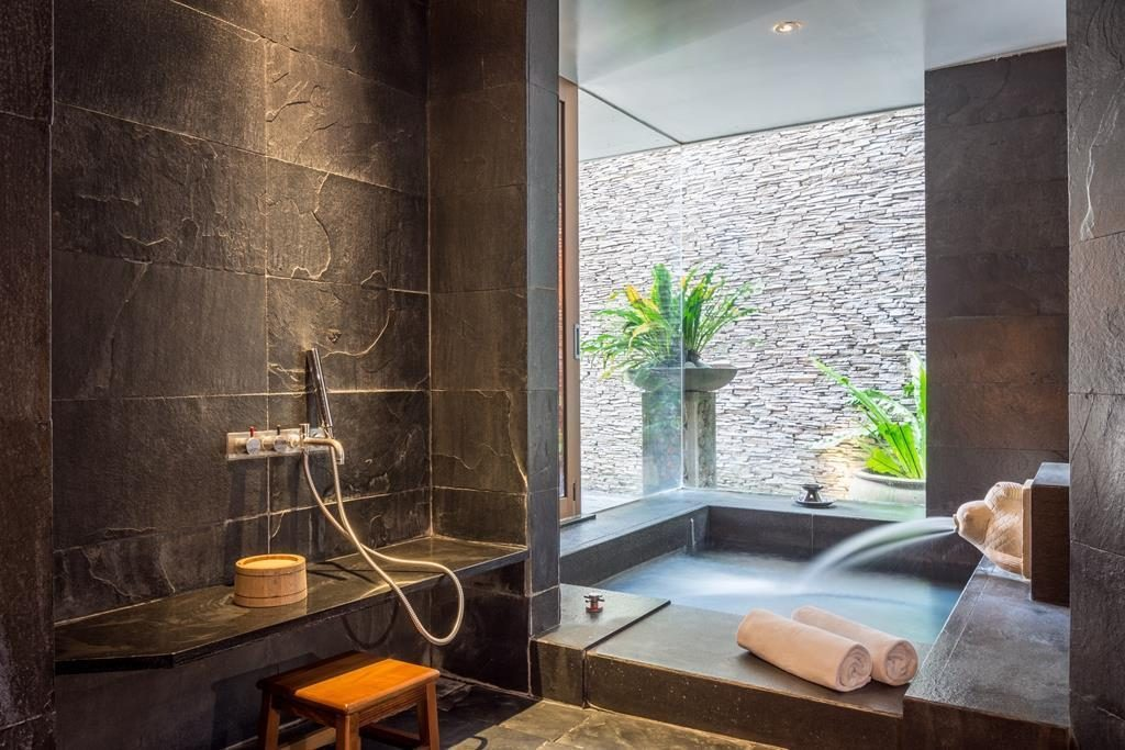 順著溪聲前往谷關溫泉,在露泉渡假溫泉館泡湯留宿,讓身體慢慢放鬆