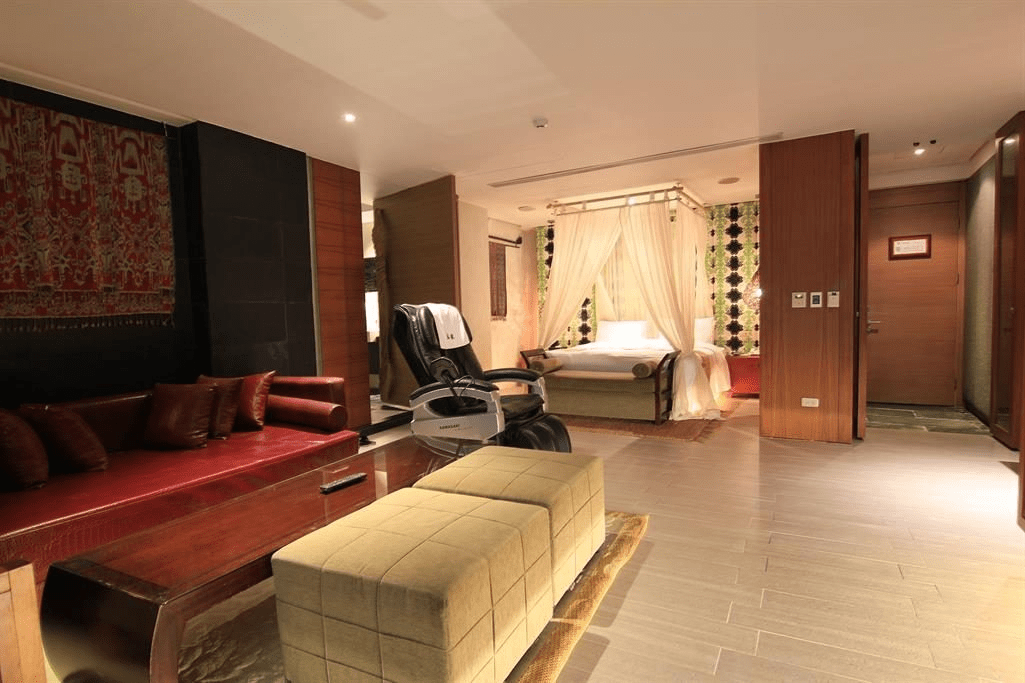 順著溪聲前往谷關溫泉,在露泉渡假溫泉館泡湯留宿,讓身體慢慢放鬆