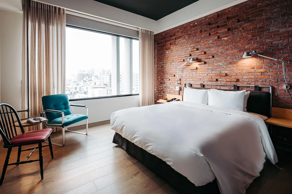 在台南住一晚，從老城街角醒來，把旅行節奏交給適合自己的飯店與旅宿