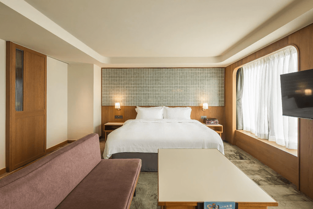 在台南住一晚，從老城街角醒來，把旅行節奏交給適合自己的飯店與旅宿