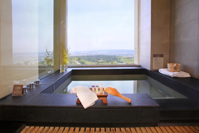 傍晚抵達台中烏日,入住清新溫泉飯店,在露天溫泉中讓城市漸漸遠去