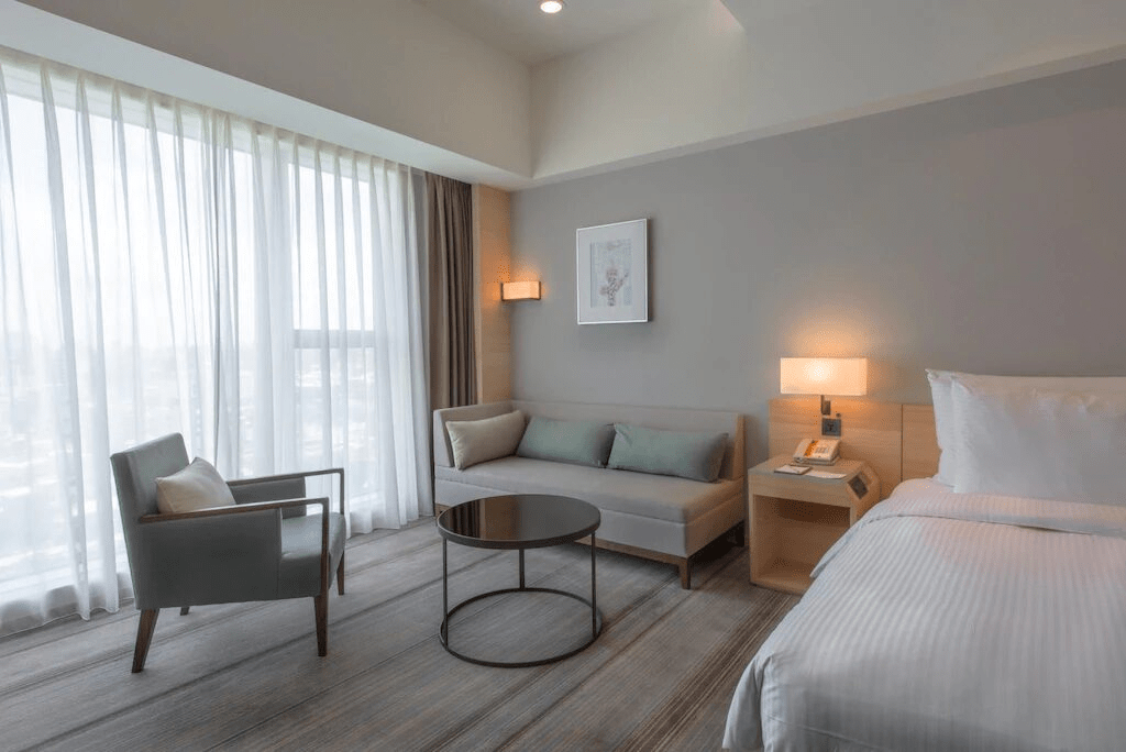 拖著行李走進城市節奏裡，從台北到台南慢慢住進和逸飯店的剛好時刻