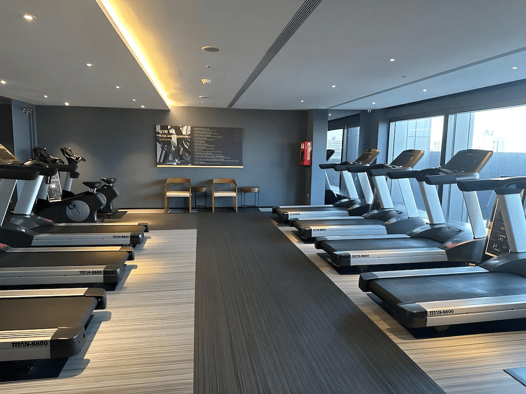 飯店設置的戶外游泳池，是炎熱夏季的最佳消暑去處