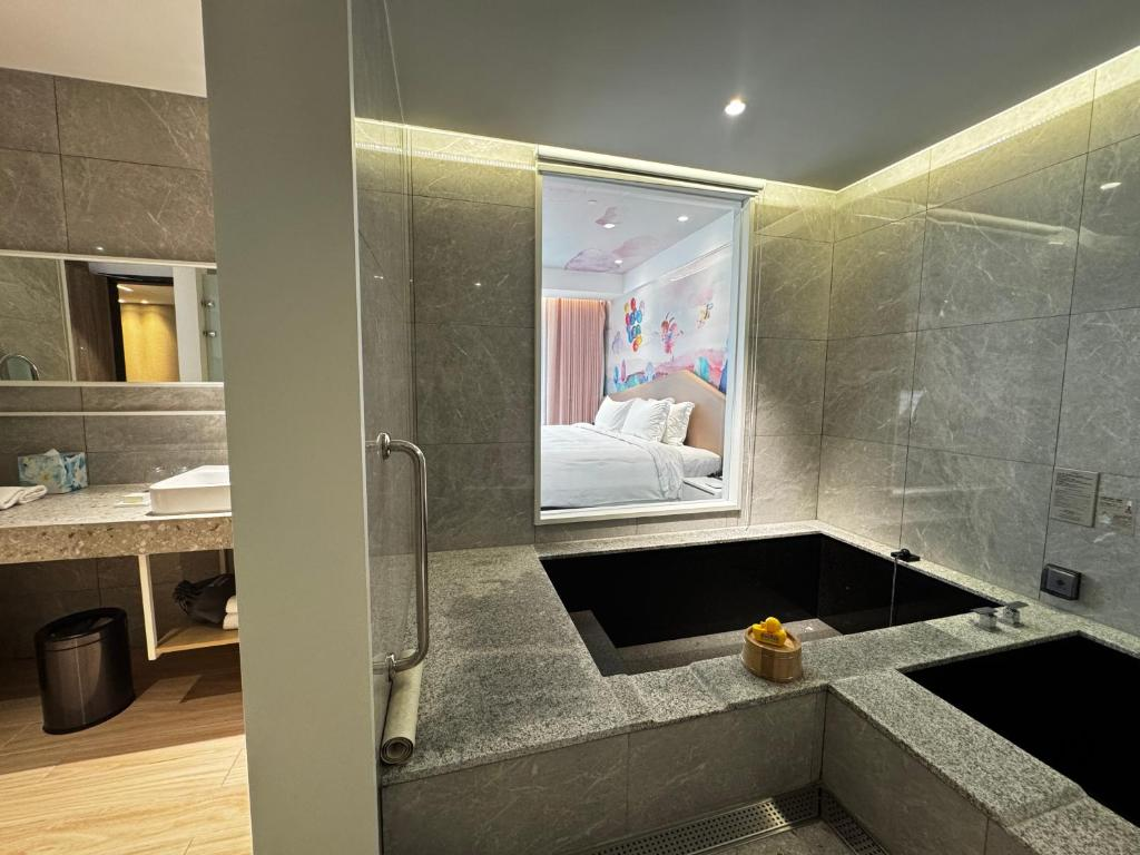 在湖霧與溫泉交會的日月潭，慢慢住進力麗溫德姆溫泉酒店的靜好時光