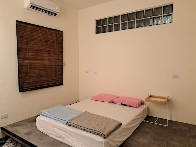 在新竹峨眉北埔留宿一夜，把山城的霧氣、湖光與靜靜夜晚收進行程裡