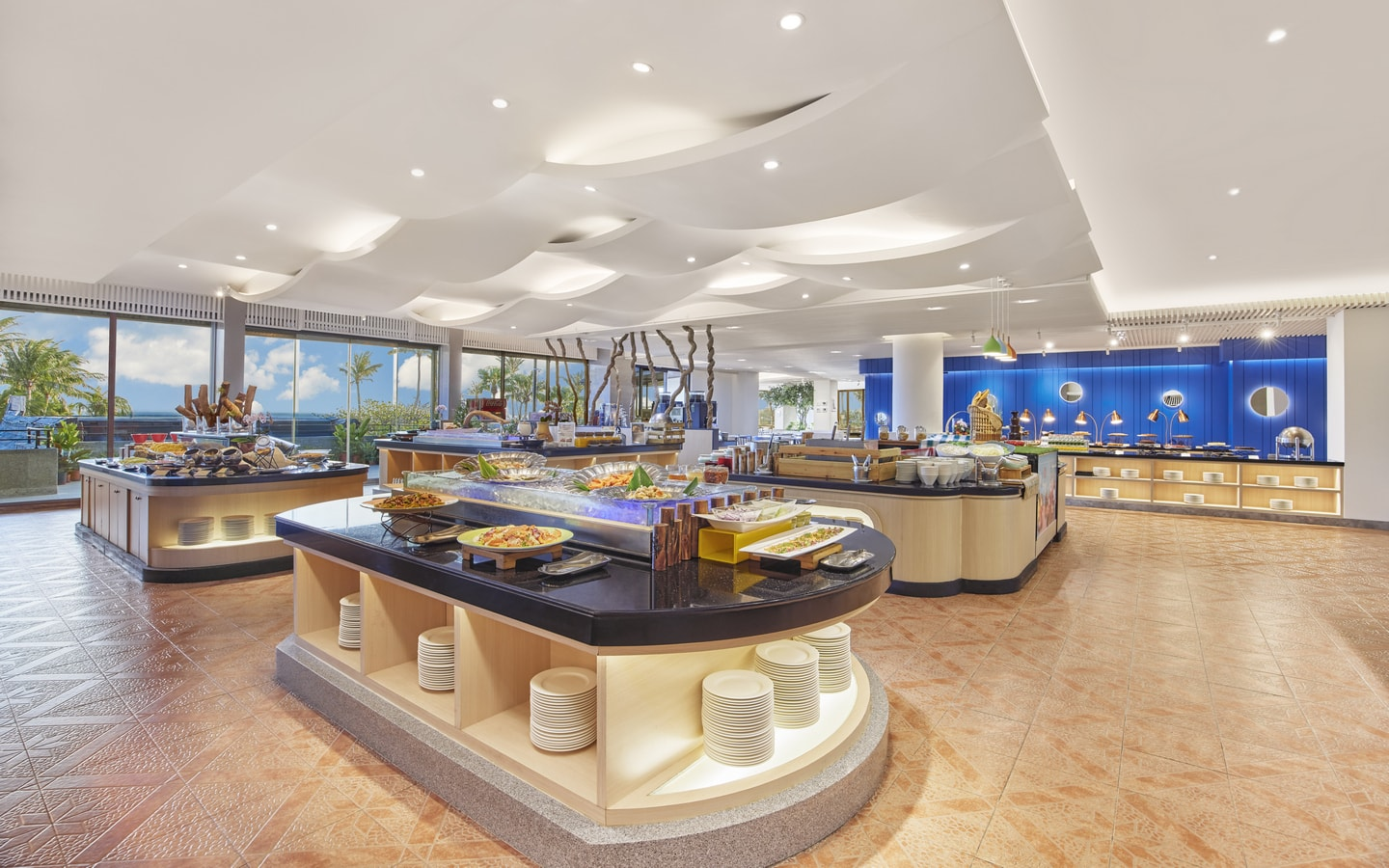 讓墾丁的藍色填滿整個午後,在墾丁凱撒大飯店住進不趕時間的南國假期