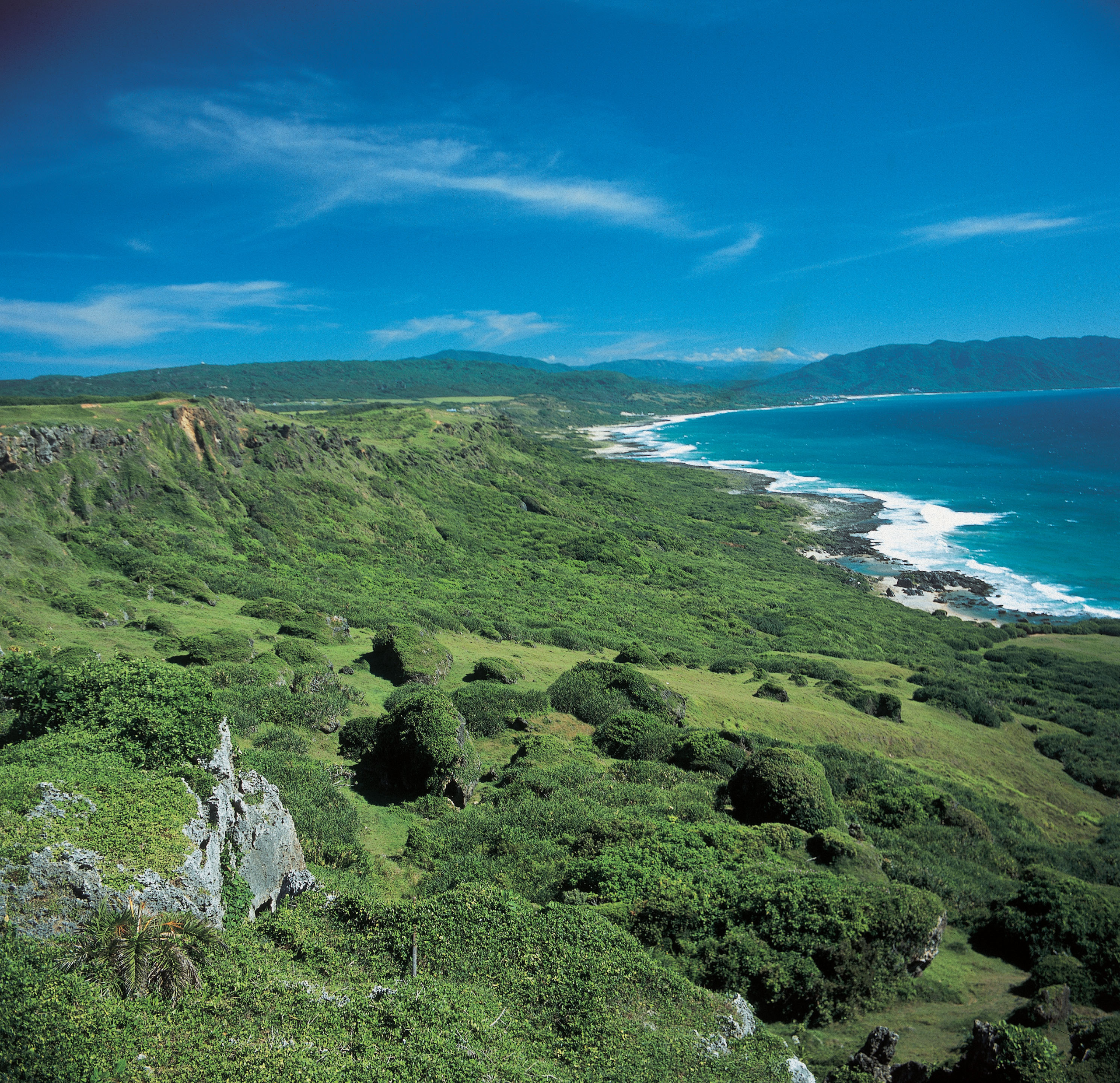 讓墾丁的藍色填滿整個午後,在墾丁凱撒大飯店住進不趕時間的南國假期