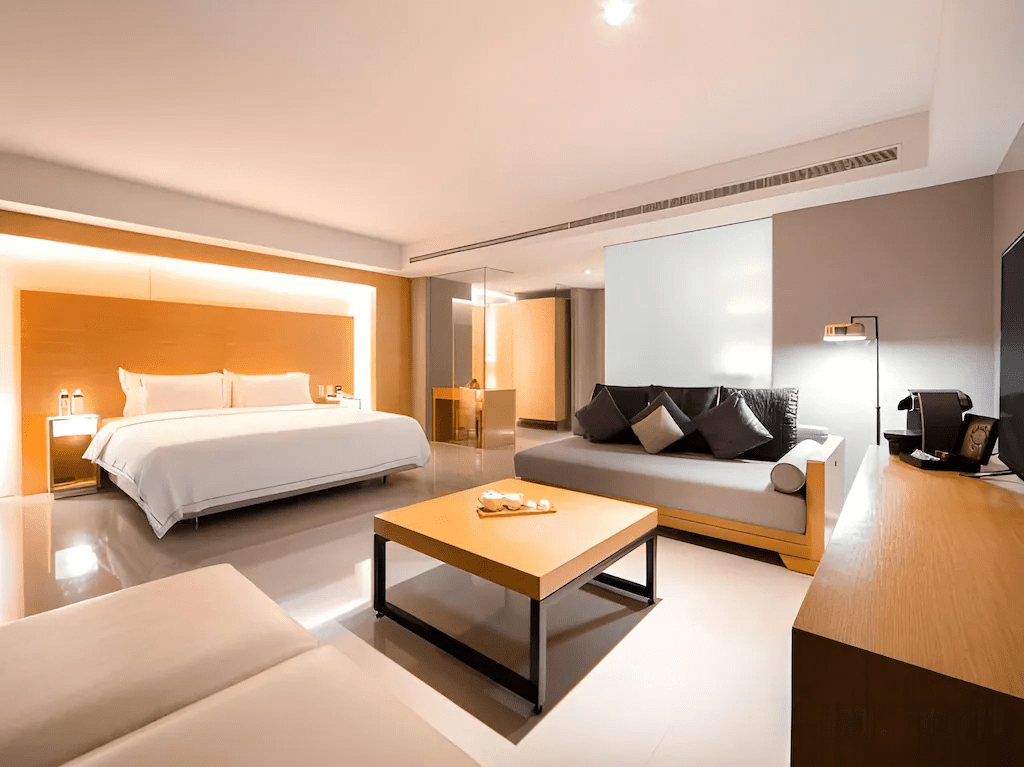 沿著南勢溪走進烏來的午後，把行程放慢，住進璞石麗緻溫泉會館泡一池靜靜的湯