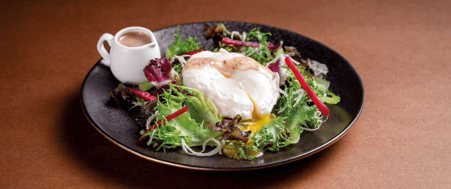 沿著南勢溪走進烏來的午後，把行程放慢，住進璞石麗緻溫泉會館泡一池靜靜的湯