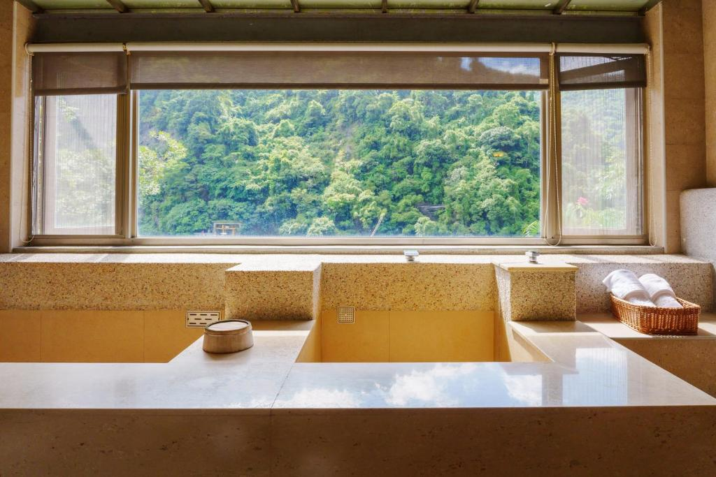 不必遠行的溫泉旅行,在烏來飯店裡把身體與心一起安放