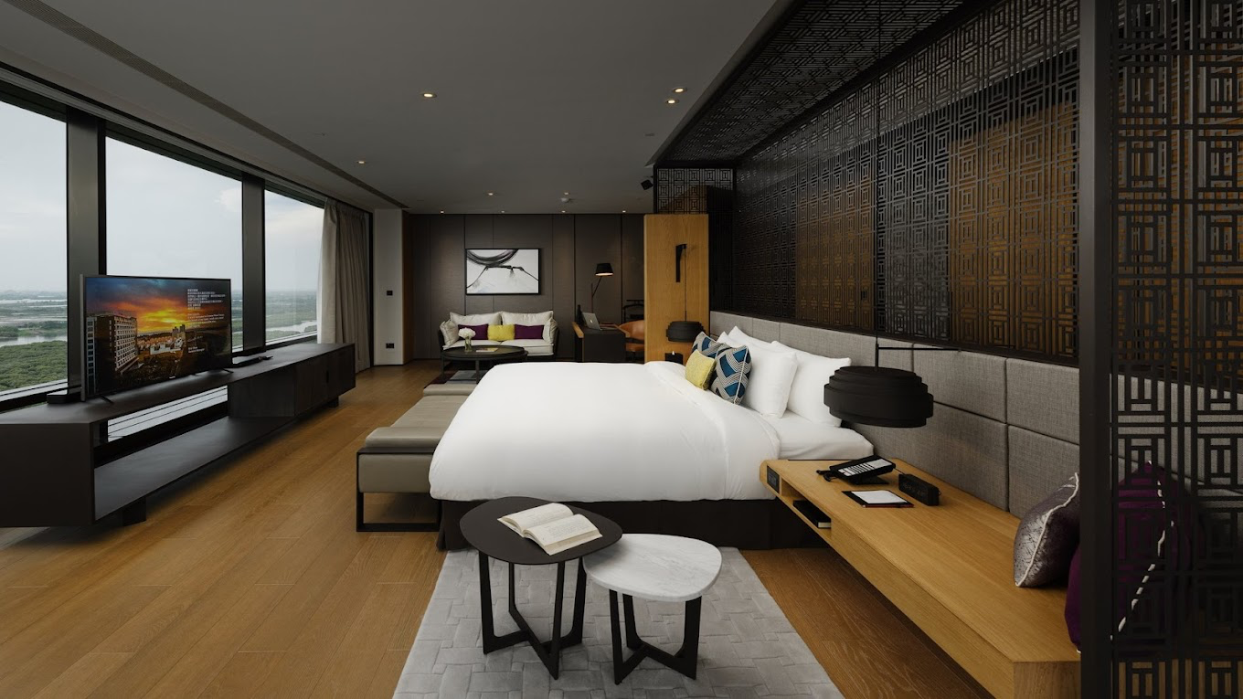 住進安平的水岸風景，在台南大員皇冠假日酒店，把台南的節奏慢慢過完