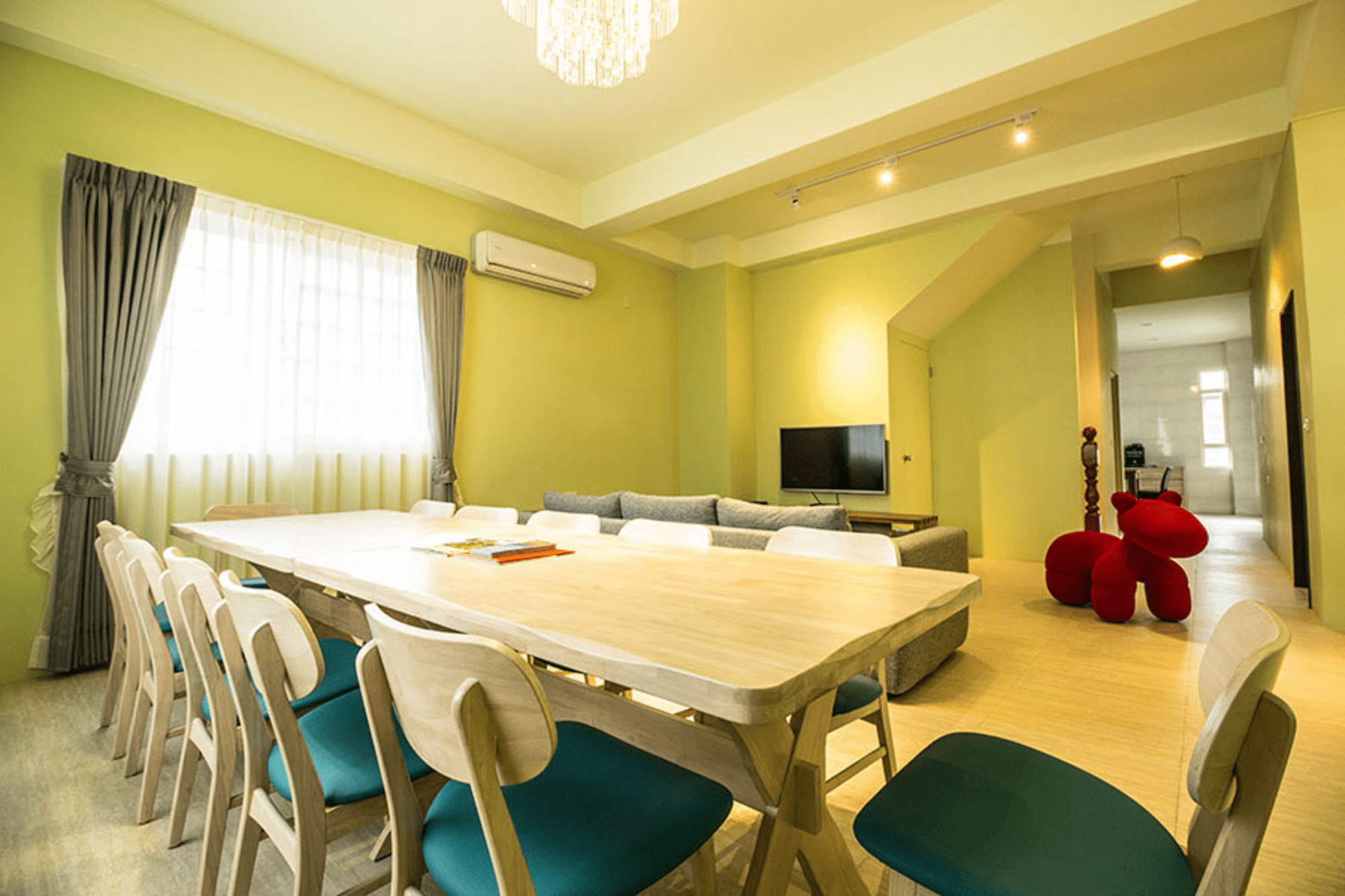 被田園給包圍的假期，在芳庭旅宿度過一晚，聽見礁溪風吹過稻田的聲音