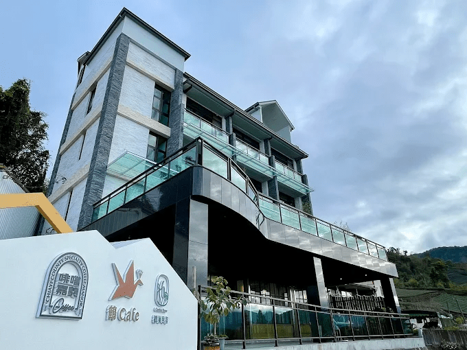 在阿里山與周邊聚落之間住下來，用一晚民宿時間，換回久違的慢節奏