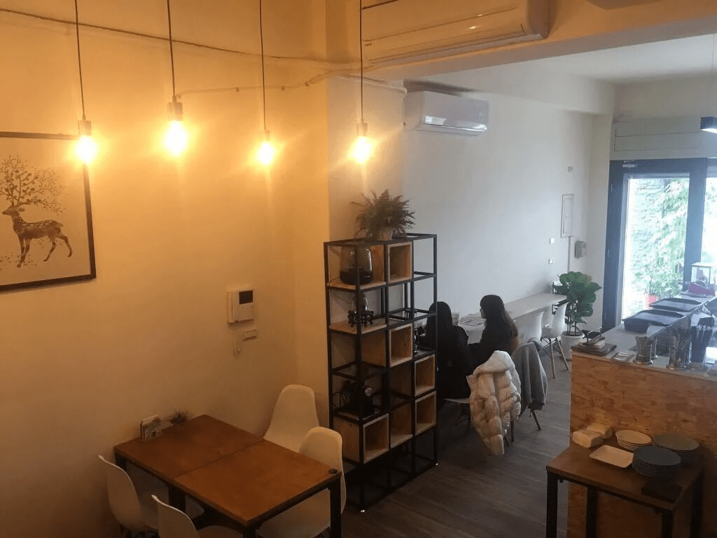 在南投住一晚不趕行程的住宿選擇，讓街景、咖啡香與夜色一起留下來