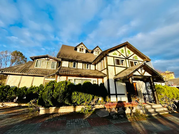 規劃奧萬大行程時，順著山林節奏找到最不打擾風景的住宿安排