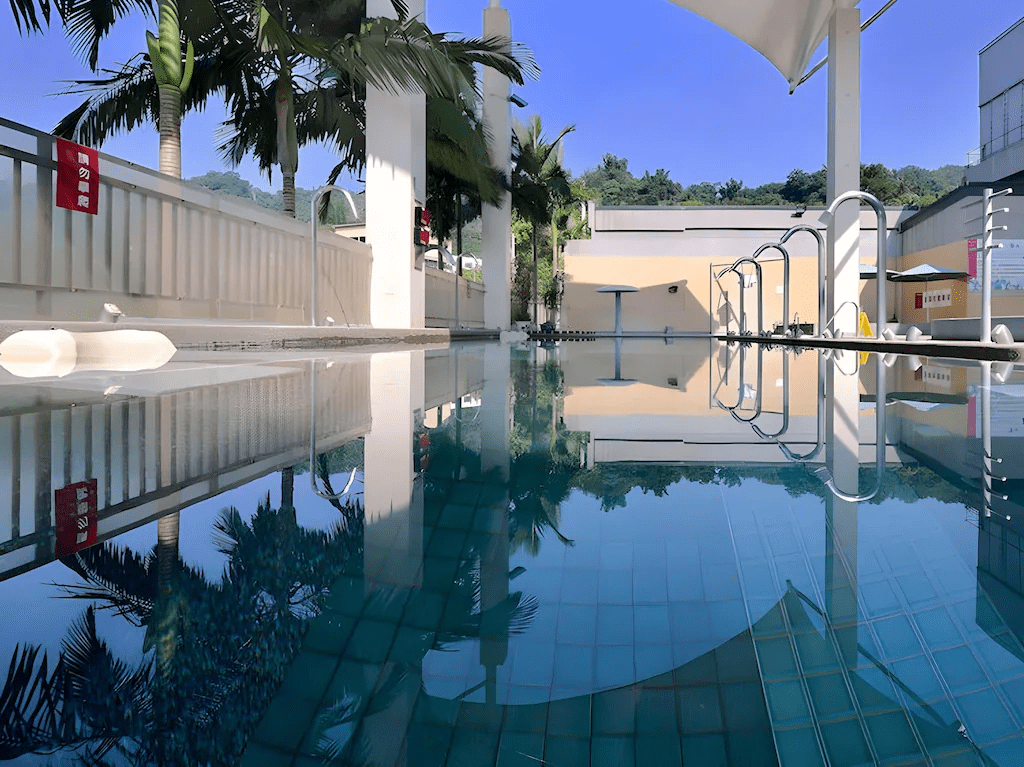 冬天的台中山區正適合泡溫泉，伴著霧氣與溪聲前進時，會突然想為自己放一個假