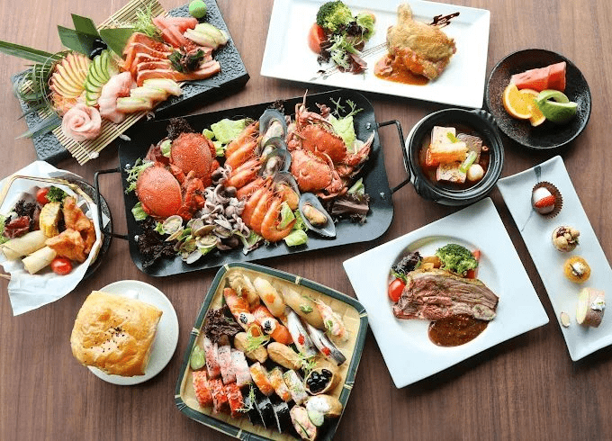 傍晚離開城市喧鬧,走進台中清新溫泉飯店,用一池溫泉迎接安靜夜色