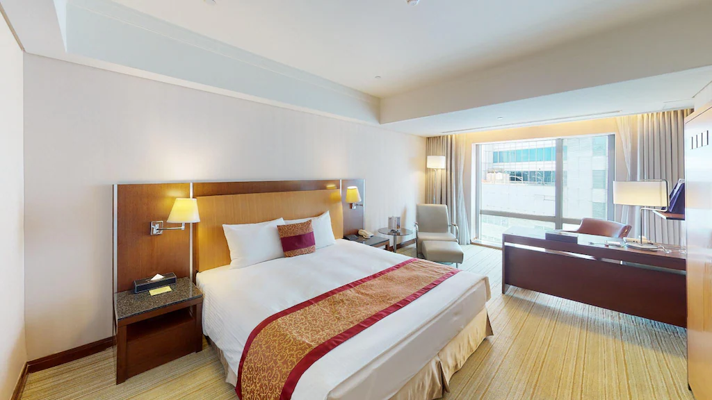 從白天的台南街景到夜晚的房間燈光，5 間飯店讓旅程自然收尾