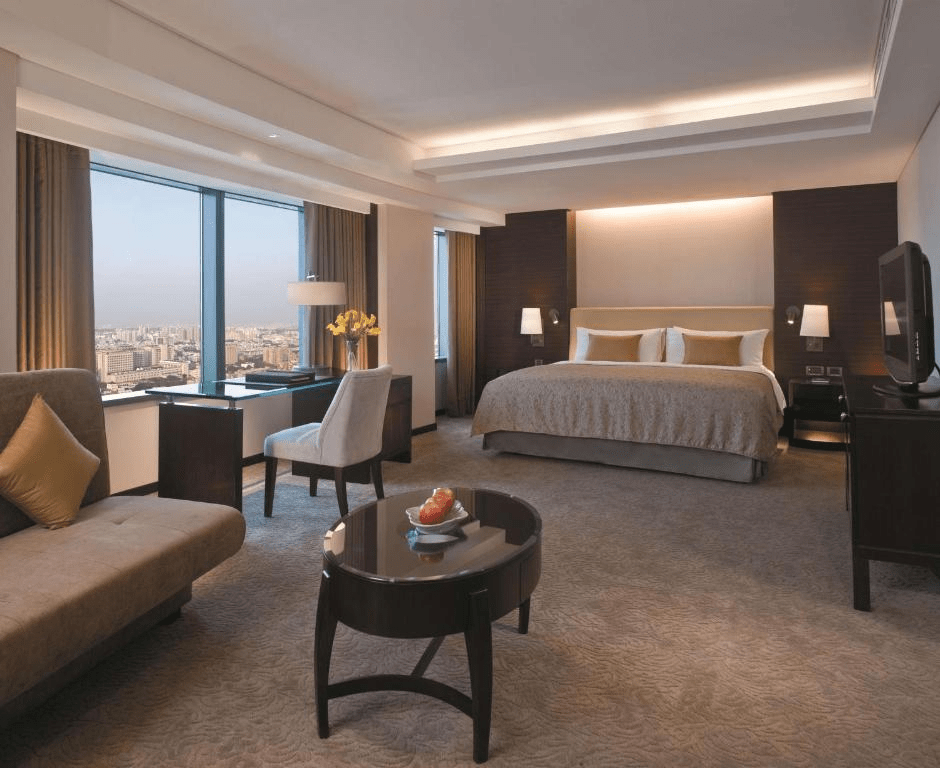 從白天的台南街景到夜晚的房間燈光，5 間飯店讓旅程自然收尾