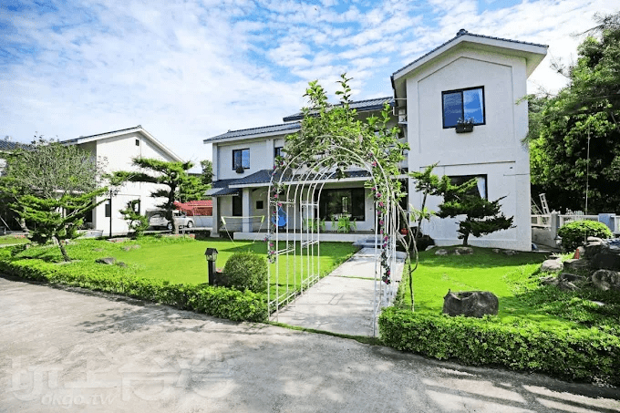 朋友與家人都在同一個屋簷下，南投包棟民宿讓埔里的夜色有了溫度