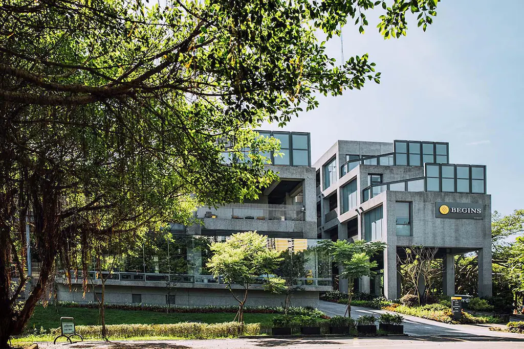 傍晚抵達基隆後，把行李放在倉箱蜜境文旅就出門散步夜市與港邊