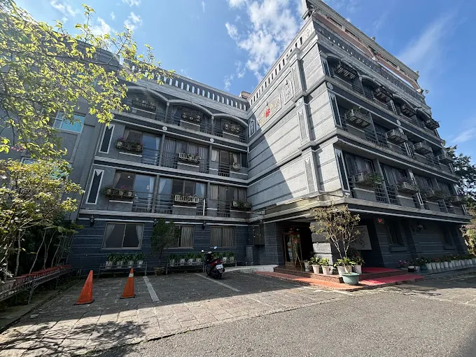 把時間留給步道與雲海，在阿里山挑一間適合過夜的住宿慢慢走完行程