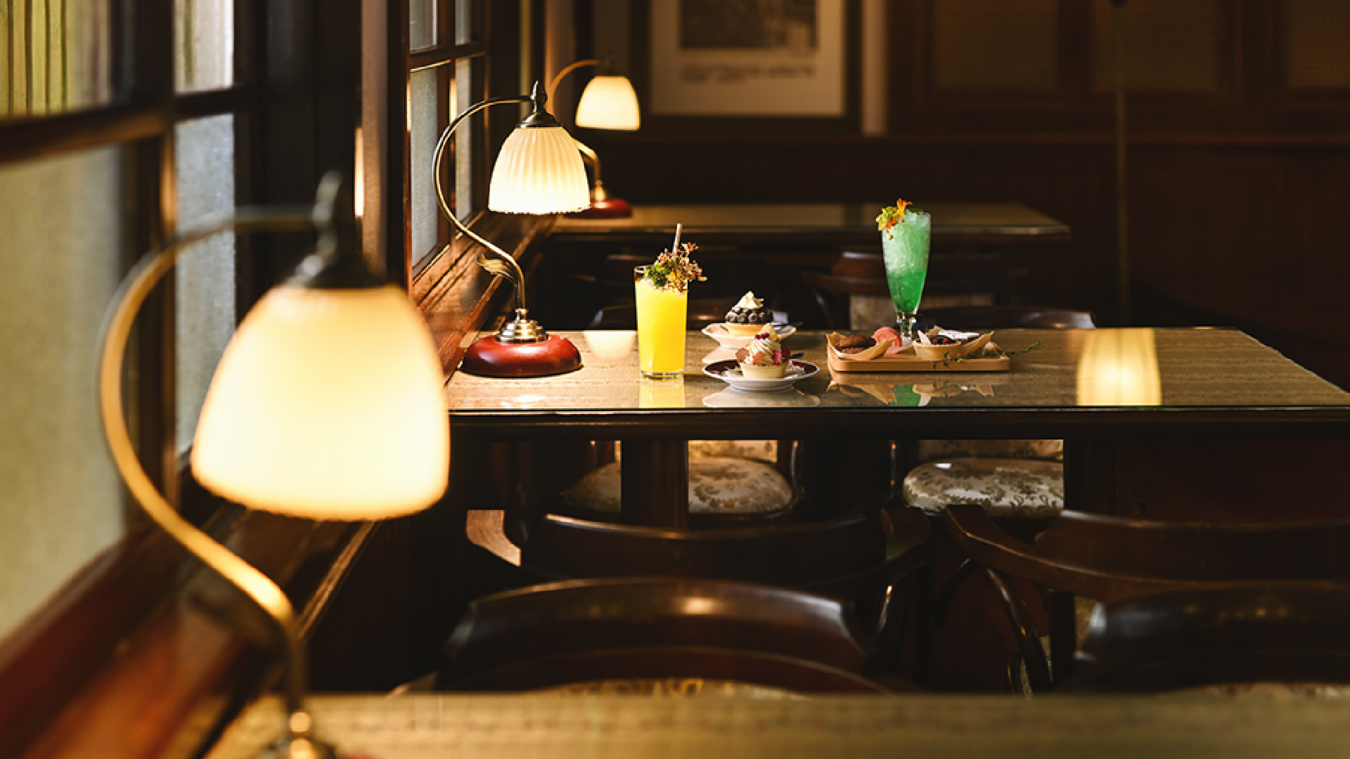 雲霧在窗外輕輕移動，入住阿里山賓館，把阿里山的清晨留給自己醒來