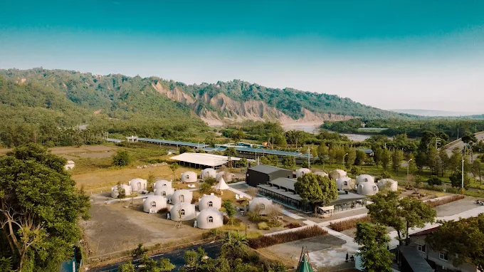 離開城市後一路向山而行，在南投體驗不用準備的懶人露營夜晚與清晨