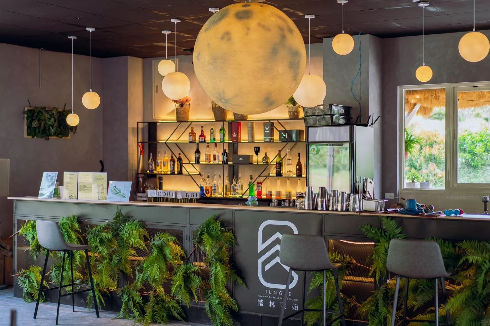 沿著山路走進桃園的森林午後，在叢林開始懶人露營裡慢慢住下一晚 Glamping 時光