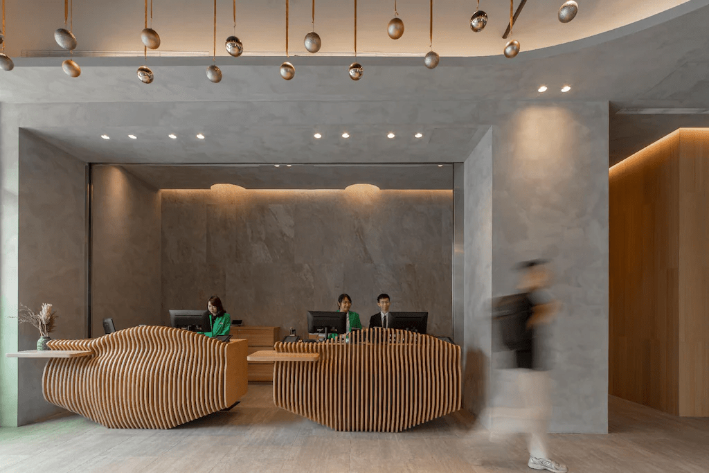 住進享得道行旅，用緩緩前行的步伐感受台中逢甲的生活氣息，讓旅行在明亮景色中自然流動