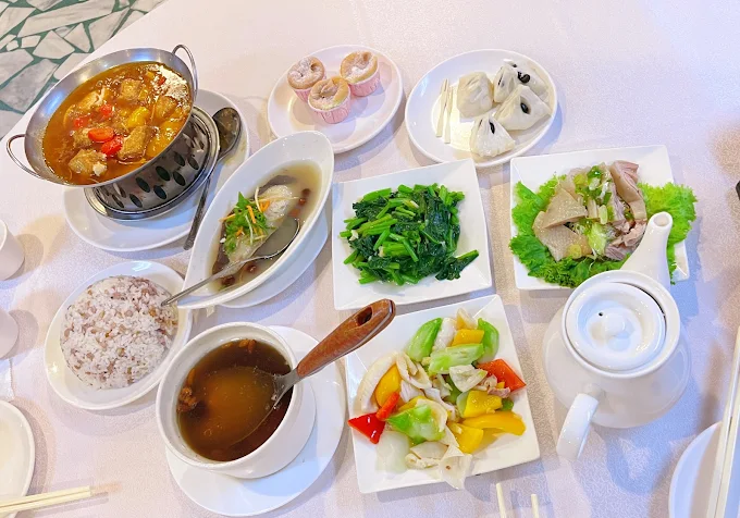 走進台東知本溫泉的山林裡，在東台溫泉飯店把一天的重量慢慢卸下