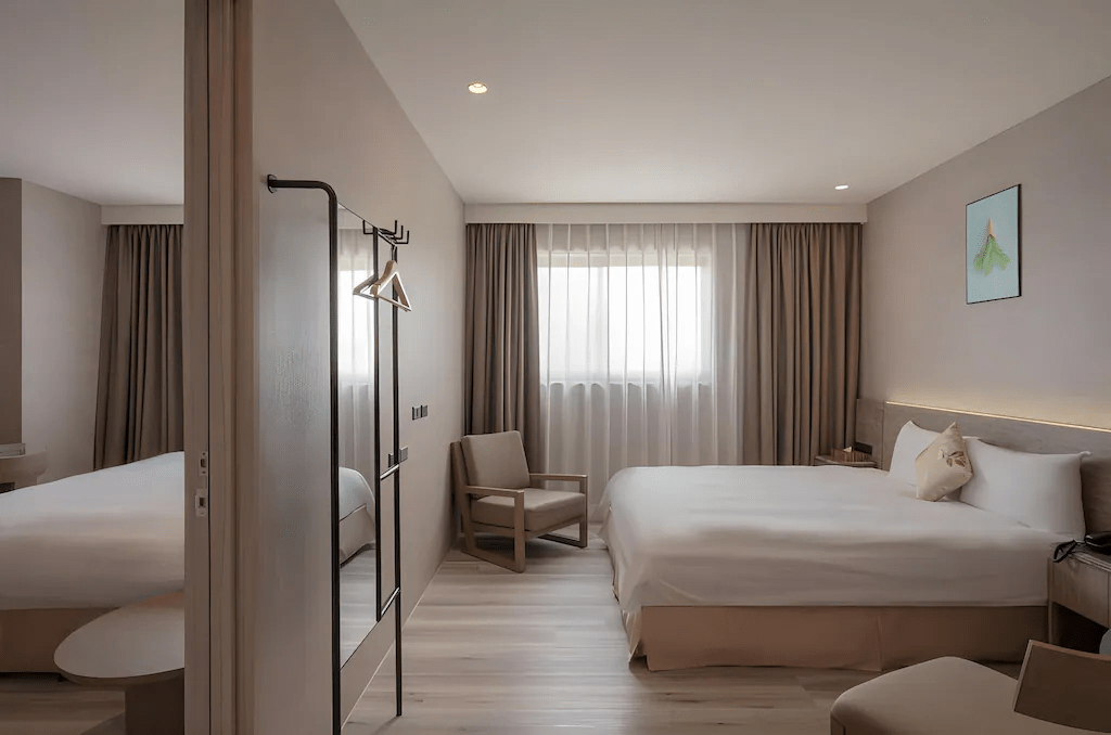 住進享得道行旅，用緩緩前行的步伐感受台中逢甲的生活氣息，讓旅行在明亮景色中自然流動