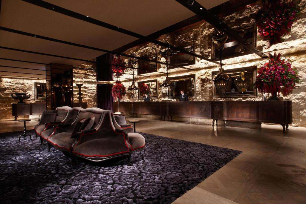 把行李放下走進君品酒店，在台北車站核心留一晚安靜而完整的停留