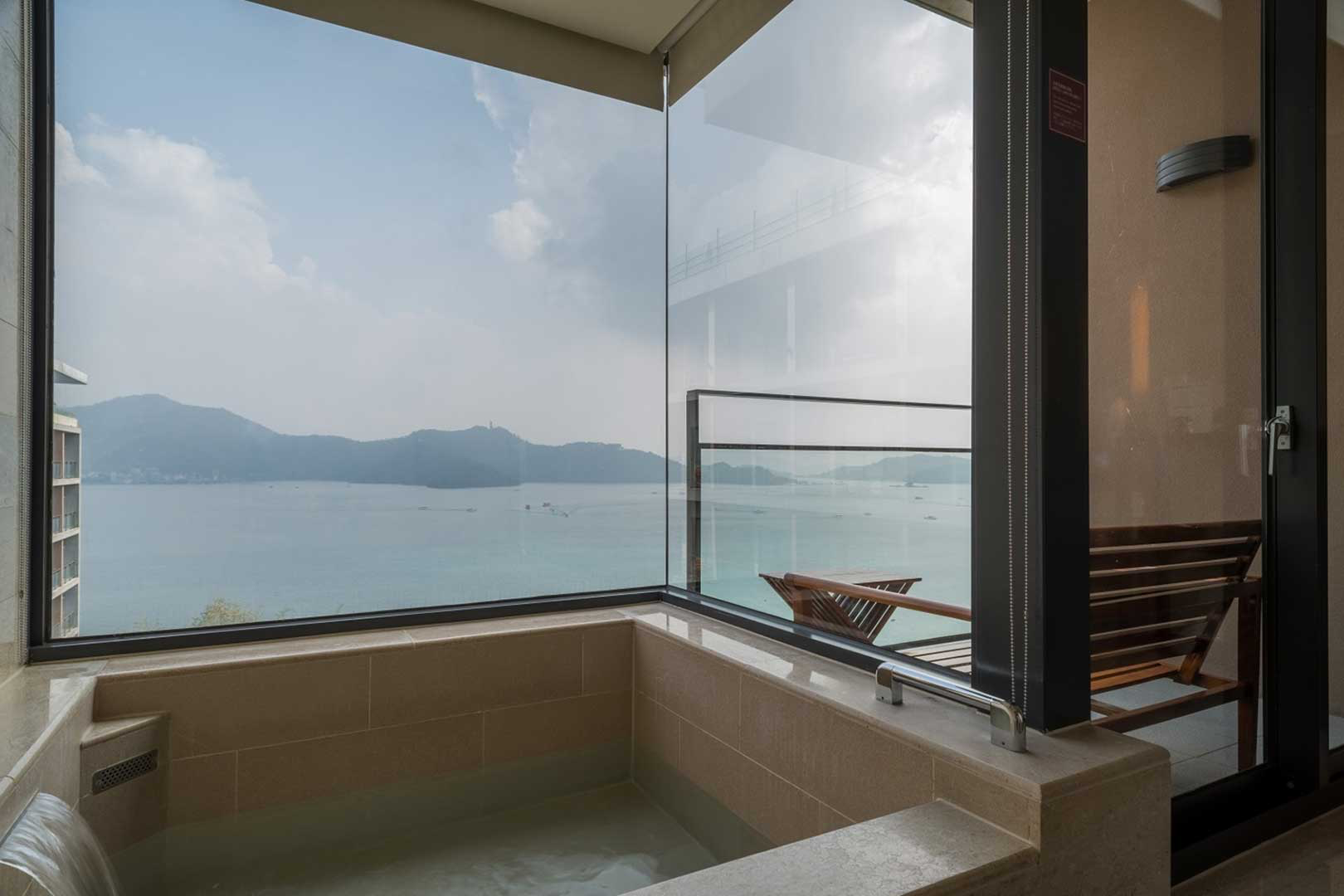 把時間留給湖水與溫泉，在日月潭雲品溫泉酒店，讓旅行慢慢發生的一晚