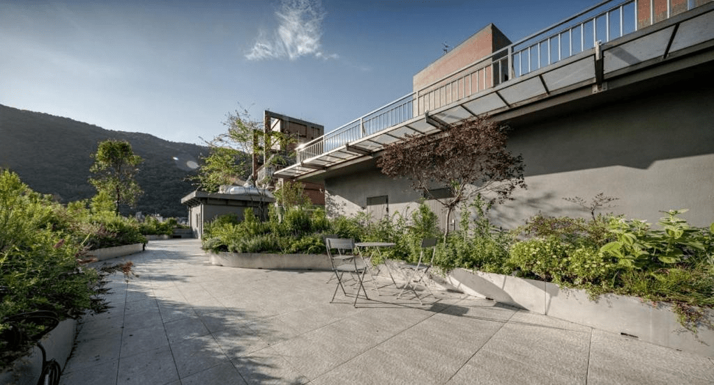 帶著週末的輕鬆步伐走入礁溪冠翔泉旅，在森林系建築與五大湯泉中感受旅行悄悄慢下來的美好