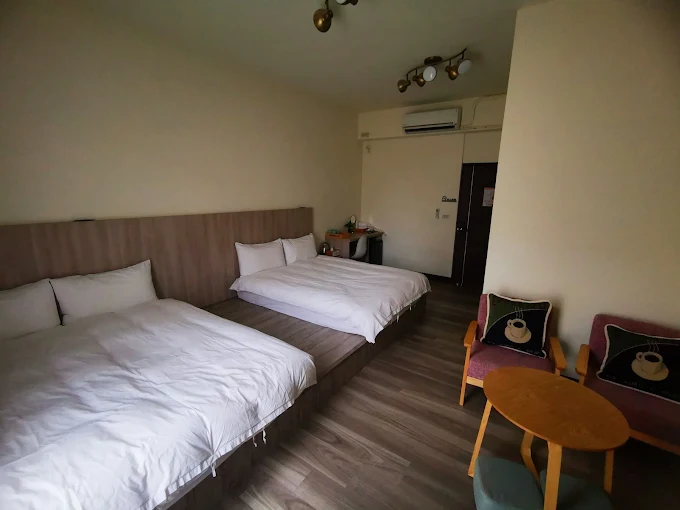 當夜色落在南投，找到一間合拍的住宿空間，旅程才真正開始安靜下來