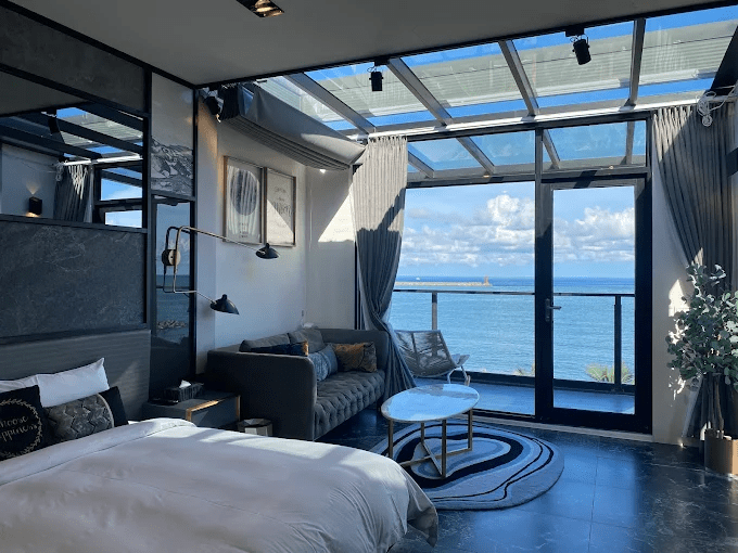 從車站走到海岸線，花蓮住宿與民宿飯店的距離，剛好留給旅行一點空白