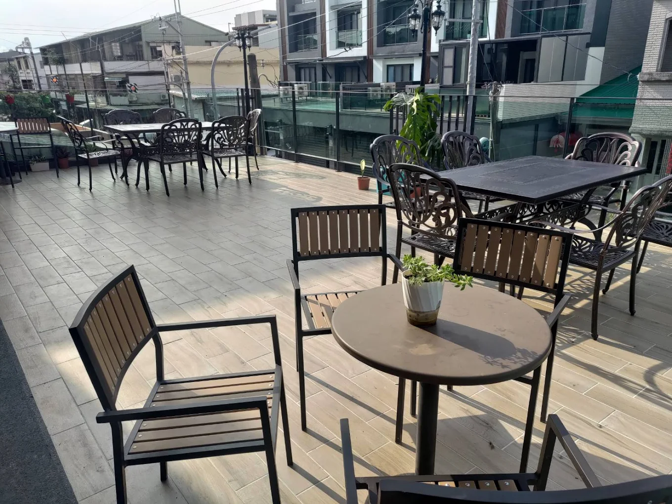 便利的停車場空間為自駕旅人提供保障