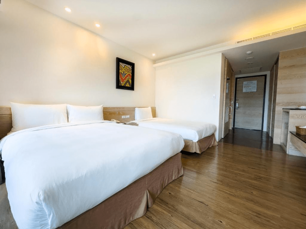 當台東的早晨亮起來，選一間適合停留的飯店，把城市與假期一起慢慢感受