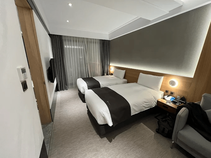 從苗栗市區到南庄與泰安，沿著山線挑一間住宿，讓旅行慢慢走到夜裡