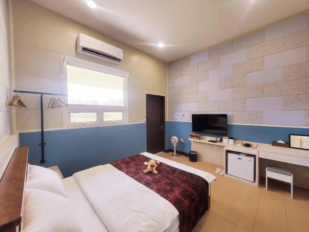 從苗栗市區到南庄與泰安，沿著山線挑一間住宿，讓旅行慢慢走到夜裡