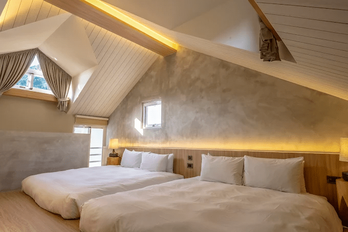 從苗栗市區到南庄與泰安，沿著山線挑一間住宿，讓旅行慢慢走到夜裡