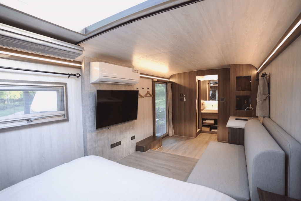 把裝備與煩惱都留在城市，走進苗栗露營車住宿過一晚輕鬆日子