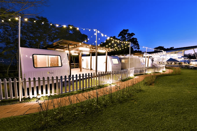 把裝備與煩惱都留在城市，走進苗栗露營車住宿過一晚輕鬆日子