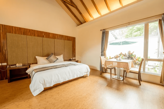 離開市區往高雄六龜前進，在寶來山城泡一池溫泉，把節奏交還給身體