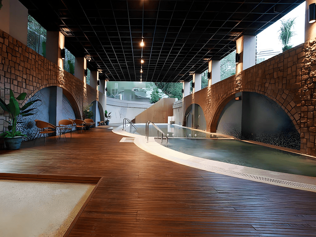 從列車南下到入住台東溫泉飯店，讓旅程在山林熱氣中自然放慢