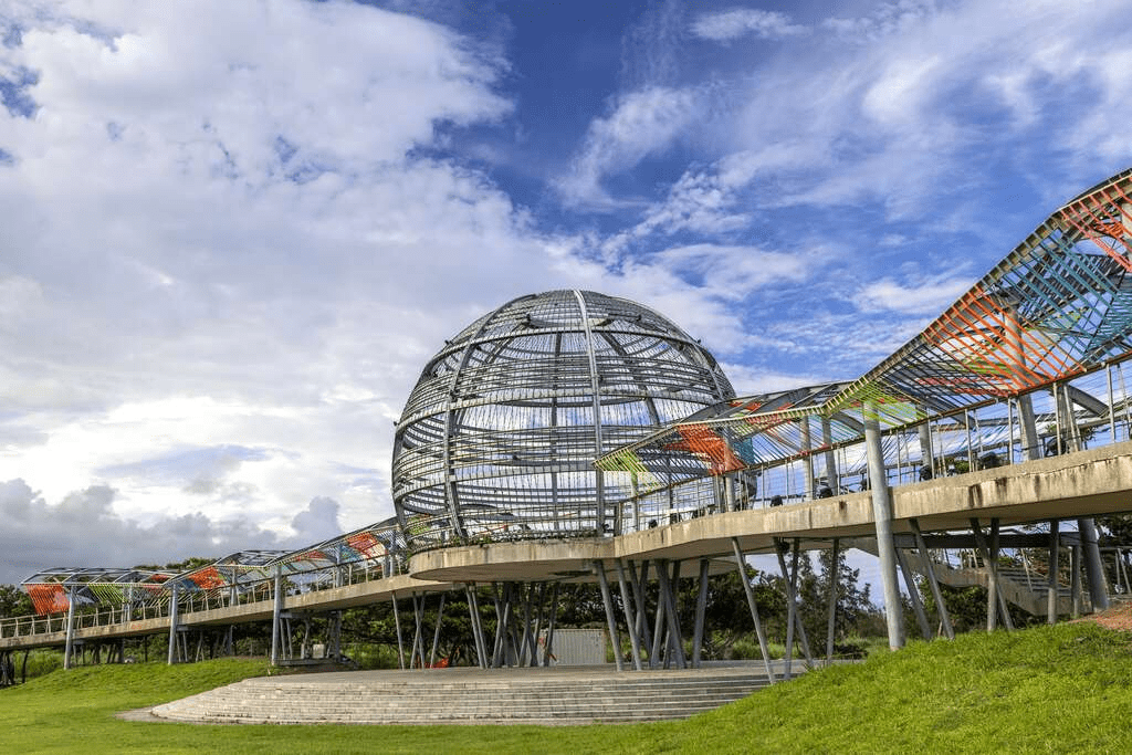 在台東市區走一段不趕的旅程，海濱公園、鐵道與舊城慢慢串起來