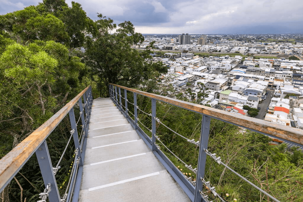 午後的台東市區適合用走的，從海濱到加路蘭，讓海風一路陪著前行