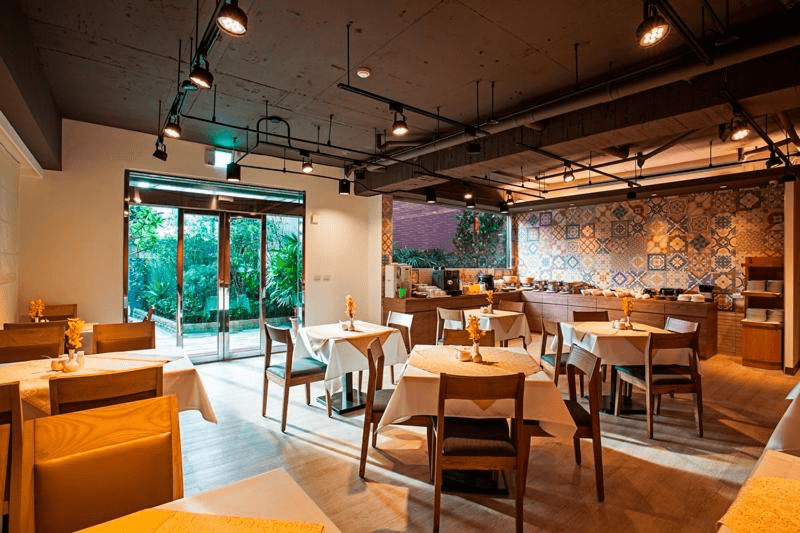 在城市節奏之間留一晚空白，住進台北星辰飯店，讓旅程慢慢的安靜下來